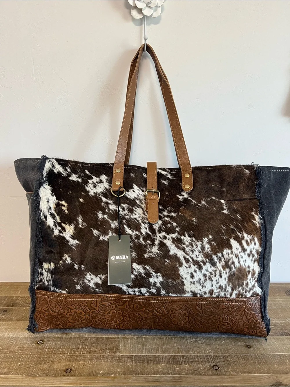 Myra Western Weekender Bag Cowhide Leather Duffel Travel Carry On Boho Cowgirl - Picture 9 of 10